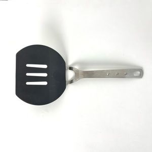 Extra wide pancake spatula